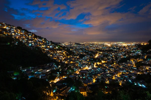 Nézd Rio Janeiro Nyomornegyedek Hegyek Alkony — Stock Fotó