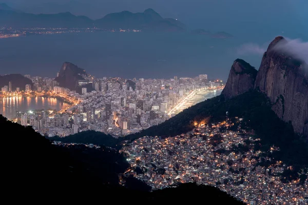 Vista Aérea Noturna Uma Favela Bairro Ipanema Rio Janeiro Duas — Fotografia de Stock