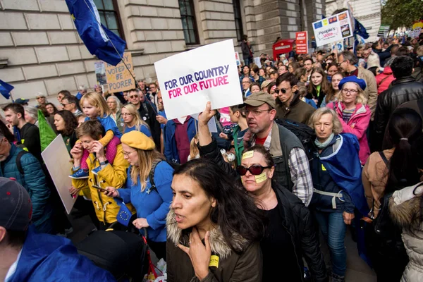 ロンドン イギリス イギリス 2019年10月19日 ロンドン中心部を行進した後 人々の投票支持者がウェストミンスターに集結し 新しい取引に関する最終的な発言を求めました — ストック写真