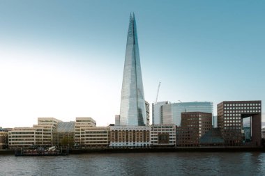 Londra şehirleri binalar ve gökdelenlerle dolu.