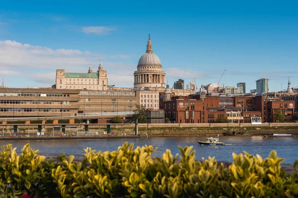 Aziz Paul Kubbesi. Londra 