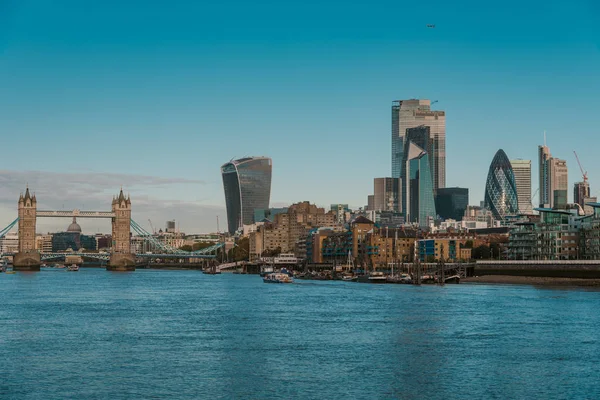 ロンドンの街とタワーブリッジの眺め — ストック写真