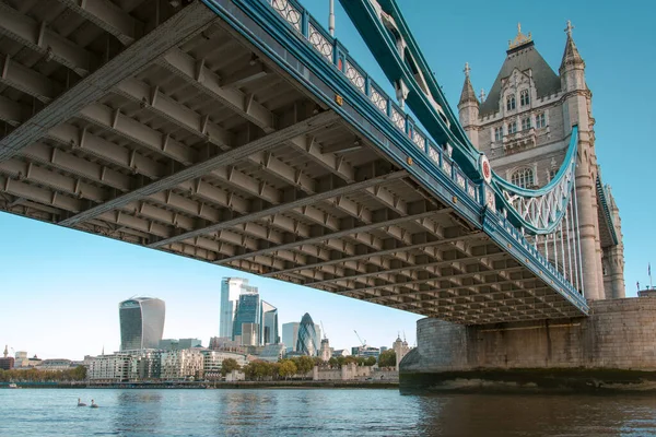 Blick Auf Die City Von London Unter Der Tower Bridge — Stockfoto