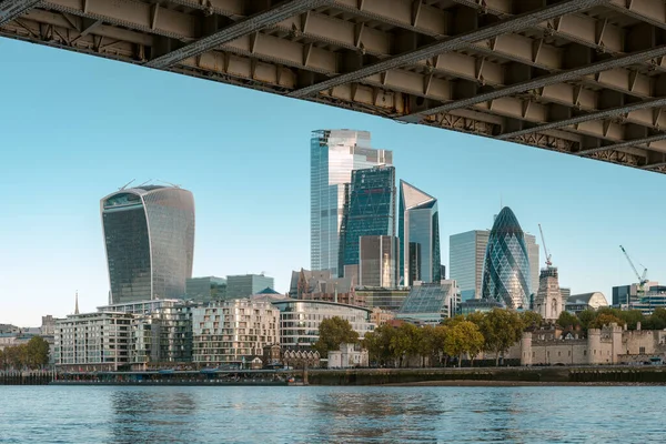 Вид Лондонский Сити Тауэрского Моста — стоковое фото