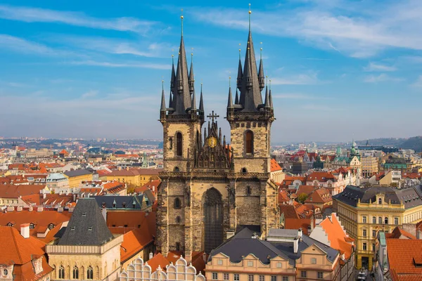 チェコ プラハでのタイン以前の聖母のゴシック建築教会 — ストック写真