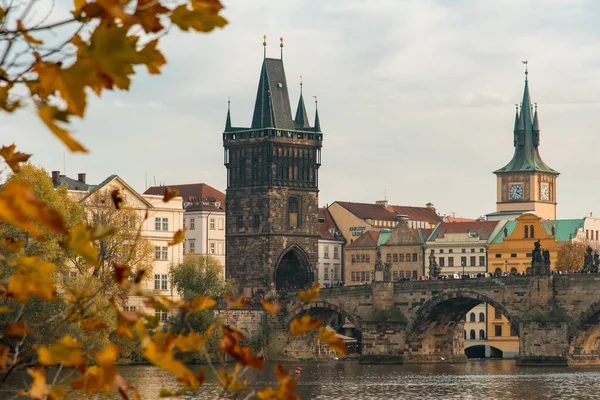 Çek Cumhuriyeti Prag Daki Charles Köprüsü Nün Güzel Sonbahar Manzarası — Stok fotoğraf