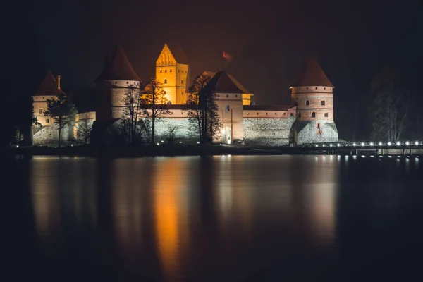 Освітлений Замок Тракай Біля Нічного Вільнюса Литва — стокове фото