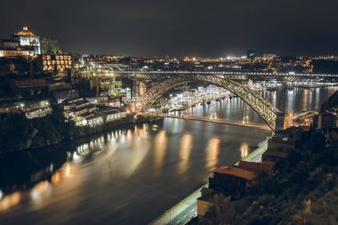 Portekiz, Porto 'daki I. Luis Köprüsü Douro Nehri Gece Manzarası