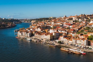 Portekiz 'in Douro Nehri' ndeki Porto Şehri 'ndeki Tarihi Eski Şehir Manzarası