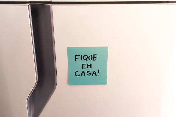 Sticky Note Refrigerator Saying Stay Home Portuguese Language Fique Casa — Stock Photo, Image