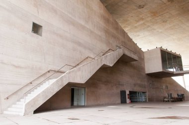 Rio de Janeiro, Brezilya - 13 Ocak 2016: Cidade das Artes, Fransız mimar Christian de Portzamparc tarafından tasarlanan ve 2013 yılında hizmete giren Barra da Tijuca bölgesinde büyük bir kültür kompleksi..