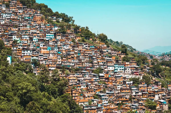 Κόκκινο Τούβλο Σπίτια Favela Στο Λόφο Στο Ρίο Ντε Τζανέιρο — Φωτογραφία Αρχείου