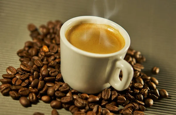 Delicioso café caliente —  Fotos de Stock