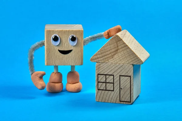 Cube en bois en tant que personnage et immobilier — Photo