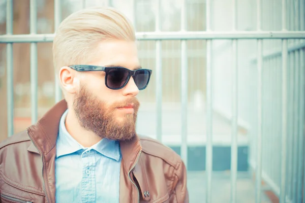 Hipster style in park — Stock Photo, Image