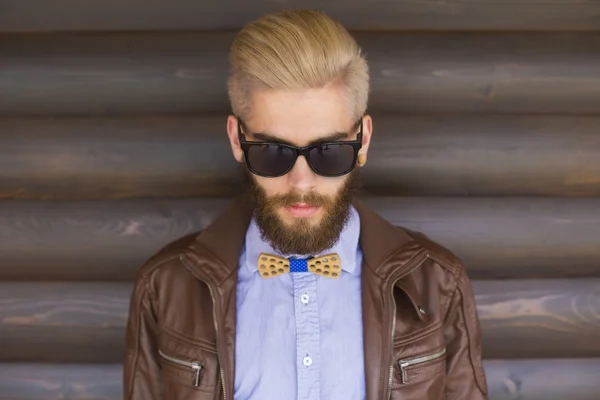 Handsome hipster dressed for autumn — Stock Photo, Image