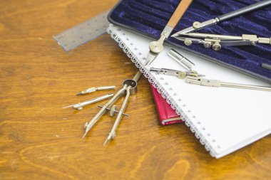 Masa üzerinde mimari araçları