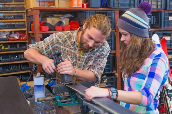 Young couple doing handicrafts in the workshop — Stock Photo, Image