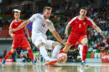 LUBIN, POLAND - 2 Aralık 2019: Futsal dostluk maçı Polonya Sırbistan 'a karşı 4: 1. Eylemde Michal Marek (14) ve Darko Ristic (8)).