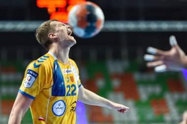 LUBIN, POLAND - 25 Şubat 2020: Polonya Süper Ligi erkek hentbol maçı MKS Zaglebie Lubin - PGE VIVE Kielce 25: 35. Kulesh Uladzislau 'nun resminde.