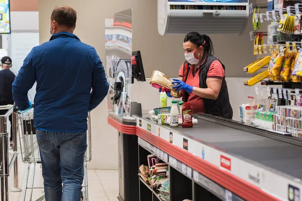 Lubin Poland April 2020 Cashier Customer Face Masks Due Coronavirus — Stock Photo, Image