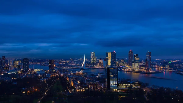 Rotterdam Alacakaranlıkta Hollanda Daki Europole Kulesinden Görüldüğü Gibi — Stok fotoğraf