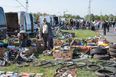 LUBIN, POLAND - 9 Mayıs 2020. Covid-19 salgını sırasında borsada işlem yapıyor..
