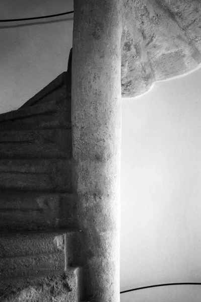 Fotografía Artística Blanco Negro Escalera Caracol Viejo Detalle Escalera Sinuosa —  Fotos de Stock