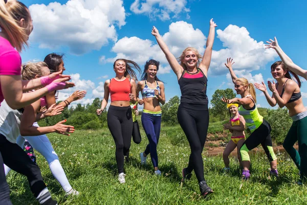 Group of women running — Stock Photo, Image