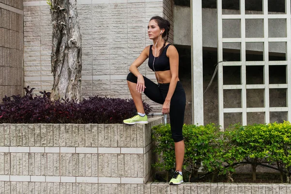 Fitness meisje te kunnen herstellen na het joggen — Stockfoto