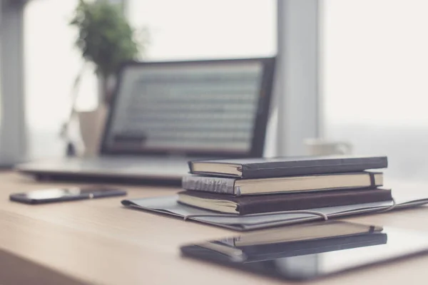 Documentos sobre mesa de oficina — Foto de Stock