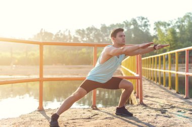 Bacaklar yukarı ısınma fitness atlet