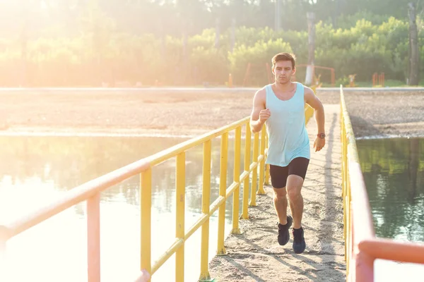 Sporty giovane jogger maschile — Foto Stock