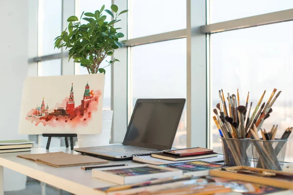 Painter workplace in order side view. Designer desk with drawing equipment. Home studio for artist — Stock Photo, Image