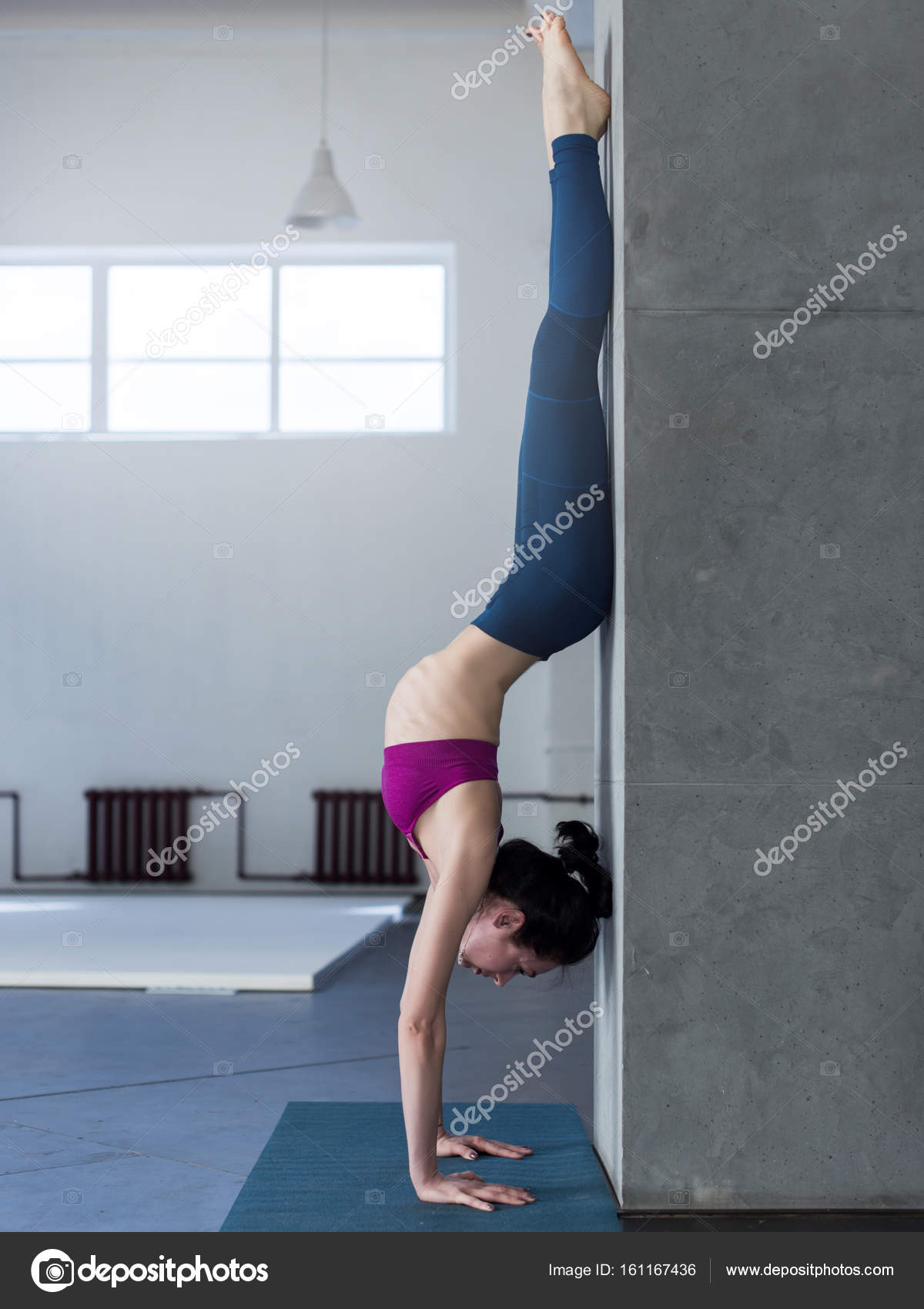 Yoga girl doing handstand with backbend exercise in gym — Stock