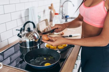 Uygun kız yumurta bıçak hazırla Anadolu ile tatili