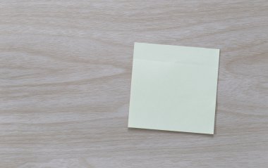 Not Kağıt ahşap zemin üzerinde yerleştirilen sarı.