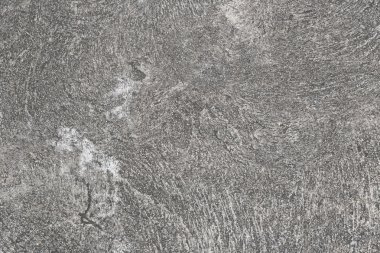 yüzeyi eski beton yıpranmış.