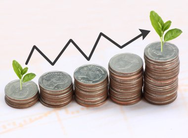 Gümüş sikke yığını ve ok çizgi.