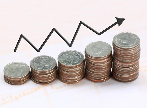 Gümüş sikke yığını ve ok çizgi.