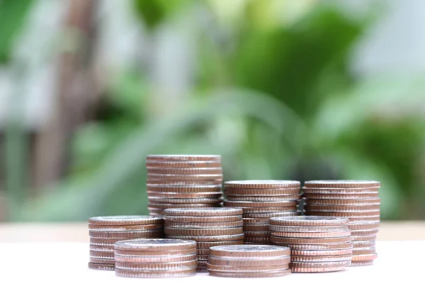 Pila de monedas de plata de Tailandia en concepto de crecimiento empresarial . — Foto de Stock