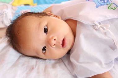 Asya bebek yüzüne bir şüphe olduğunu öğrenme geliştirilmesi.