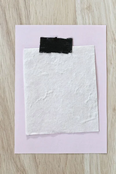 핑크 빈의 메모장 종이 나무 배경 복사 공간. — 스톡 사진