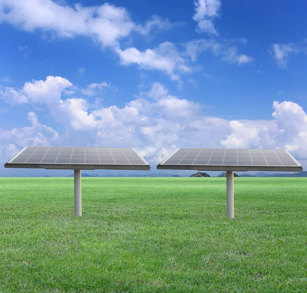 Solar panel in outdoor on green lawn. — Stock Photo, Image