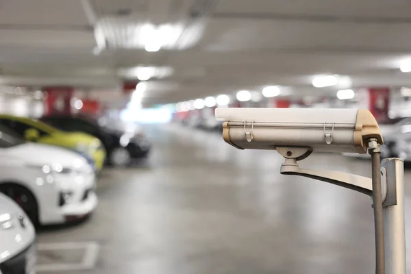 CCTV aparat cyfrowy rejestrator wideo na parkingu. — Zdjęcie stockowe