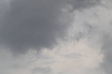 Yağmur bulutlar gökyüzünde iklim kavramı içinde şekillendirme.