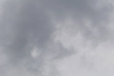 Yağmur bulutlar gökyüzünde iklim kavramı içinde şekillendirme.