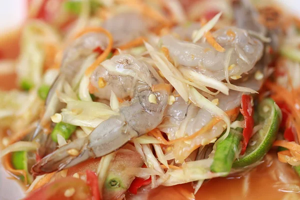 Som Tum, Thaise levensmiddelen of papaya salade met kruidige smaak en is populair — Stockfoto