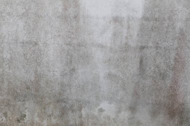 yüzeyi eski beton yıpranmış.