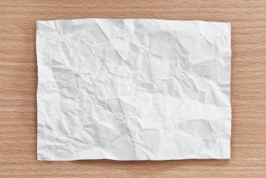 Sarı not defteri kağıt buruşuk boş ve kopya üzerinde ahşap alanı 